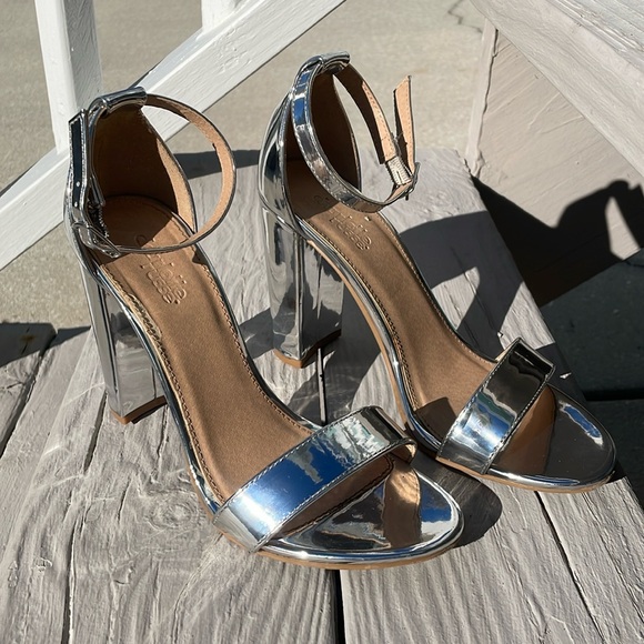Vintage Charlotte Russe Metallic Silver Block Heels Ankle Strap Size 7 - Picture 2 of 15